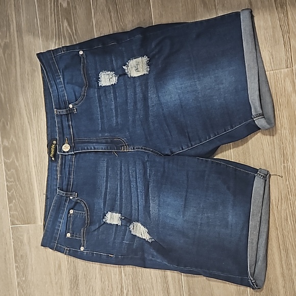 Women's Jean Shorts - Picture 1 of 3